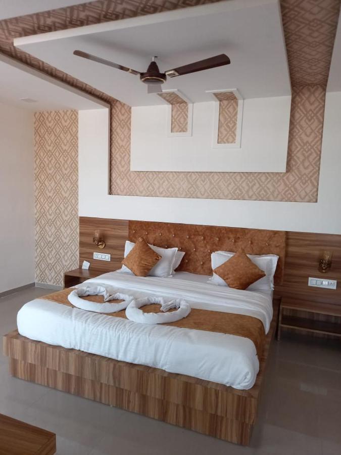 Hotel Nilkanth Inn Hālol エクステリア 写真
