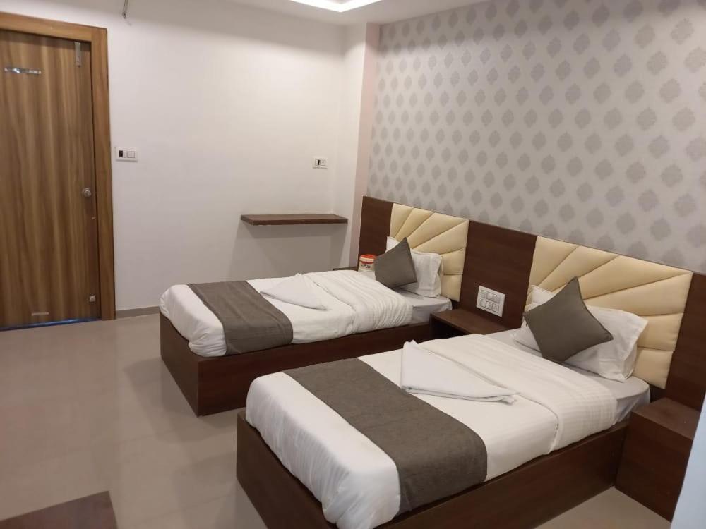 Hotel Nilkanth Inn Hālol エクステリア 写真