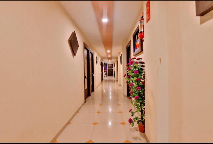 Hotel Nilkanth Inn Hālol エクステリア 写真